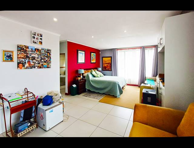 7 BEDROOM FREESTANDING FOR SALE IN KLEINMOND CENTRAL